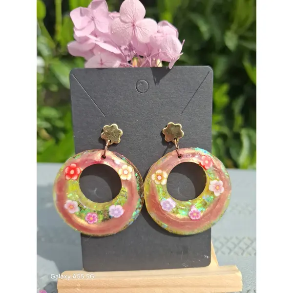 Jardin doré – boucles d’oreilles fleuries nacrées