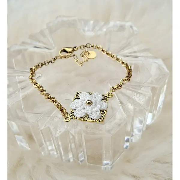 Bracelet fleur au crochet & acier doré