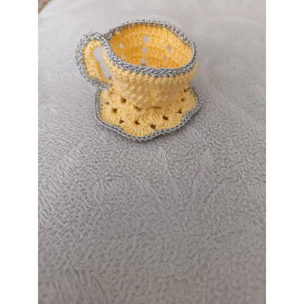Petite tasse jaune au crochet fait main, décoration artisanale