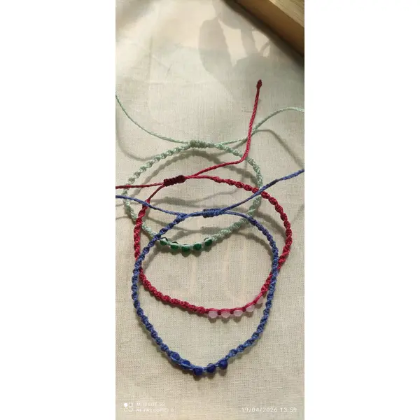 Bracelets ajustables en micro-macramé et pierres naturelles