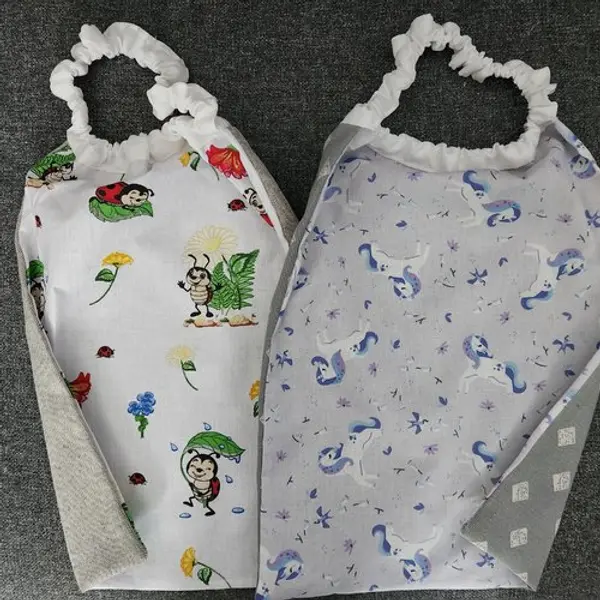 2 serviettes de table - grands bavoirs, serviettes cantine, maternelle, école, loisirs (thème : coccinelles et licornes)