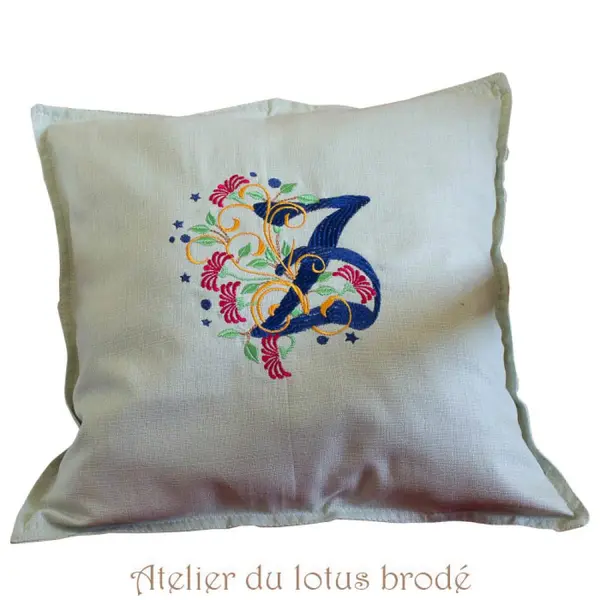 Housse de coussin brodé - monogramme floralie lettre z- coton biologique 40*40