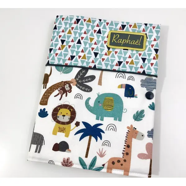 Protège carnet de santé, motif jungle safari, personnalisé avec prénom brodé