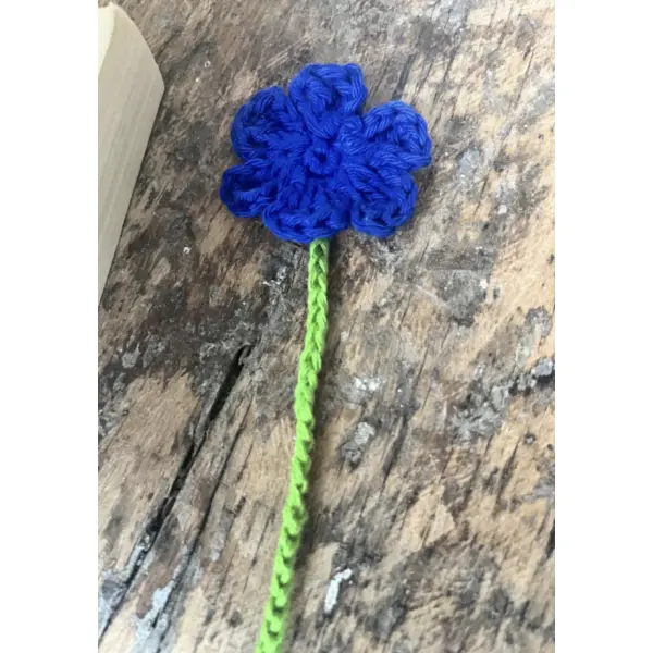 Marque-page fleur au crochet – pour fleurir vos lectures