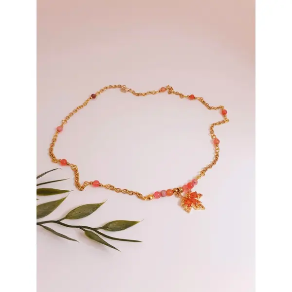 Collier fin, pierre agate rouge orangé sur chaîne dorée en acier inoxydable. bijou automne, à offrir.