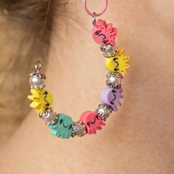 Créoles originales poulpes colorés polymeres avec coupelles argent et perles fait mains