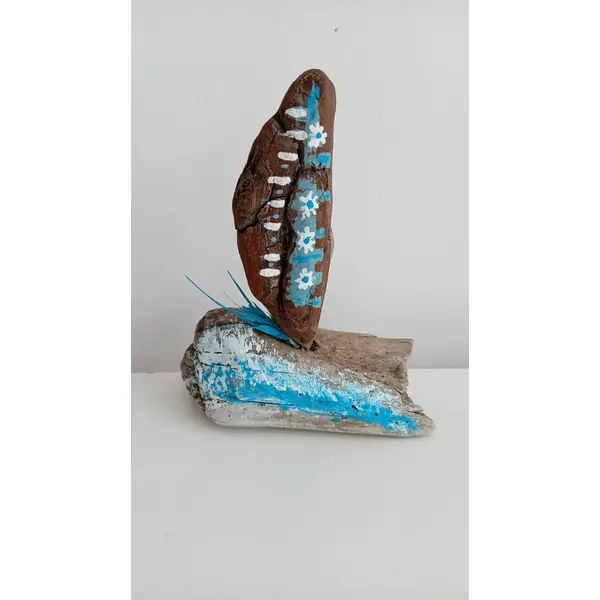 Voilier exotique en bois flotté - hauteur 16 cm