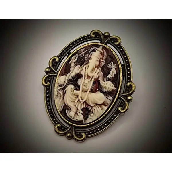 Camée ganesh pièce unique artisanal - broche bohème chic - cadeau femme passionnée inde et yoga.