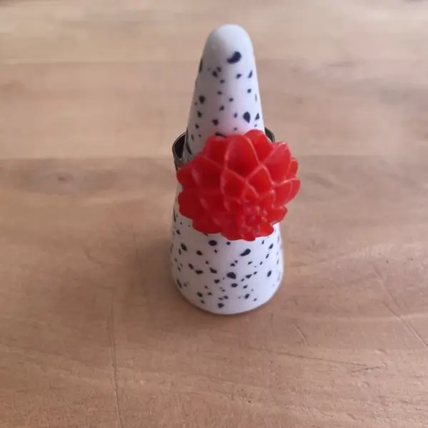 Bague réglable fleur rouge