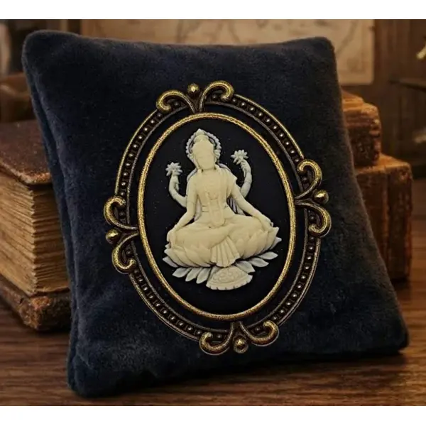 Broche divinité lakshmi - camée artisanal peint à la main - cadeau femme spirituel inde.