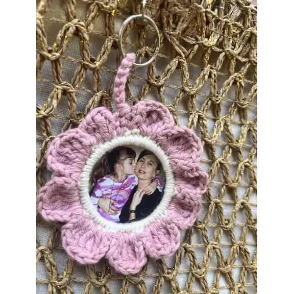 Coffret cadeau crocheté fait main — cadre photo, bijou de sac et boucles d’oreilles assortis