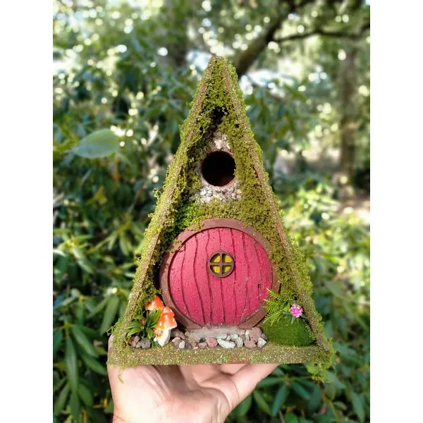 Maison de hobbit pour oiseaux – nichoir fait-main bretagne, trou 32mm, mousse qui ne ternit pas, trappe nettoyage – pièce unique