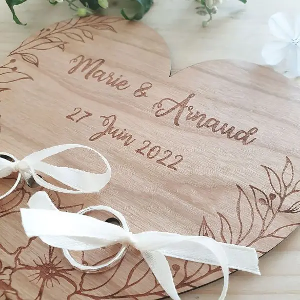 Porte alliances mariage en bois ou en plexi transparent | Coeur personnalisé