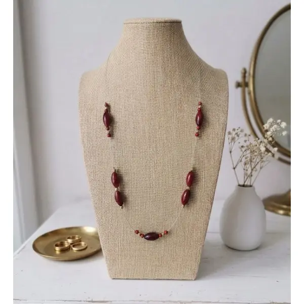 Collier perles en verre bordeaux et doré