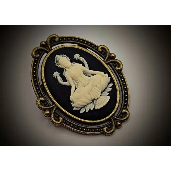 Broche divinité lakshmi - camée artisanal peint à la main - cadeau femme spirituel inde.