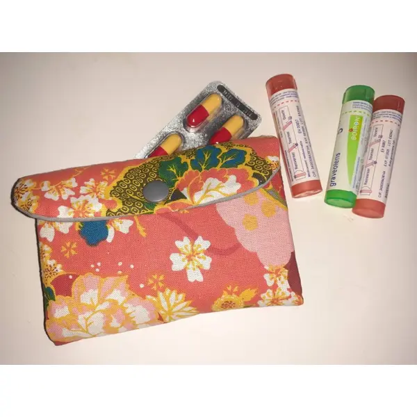 Pochette homéopathie tubes granules médicaments pharmacie housse tissu orangé fleurs japonaises anais