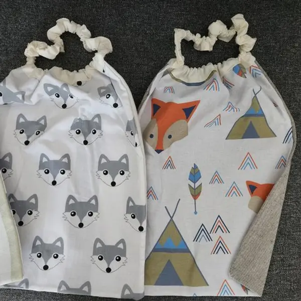 2 serviettes de table - grands bavoirs, serviettes cantine, maternelle, école, loisirs (thème : renards)