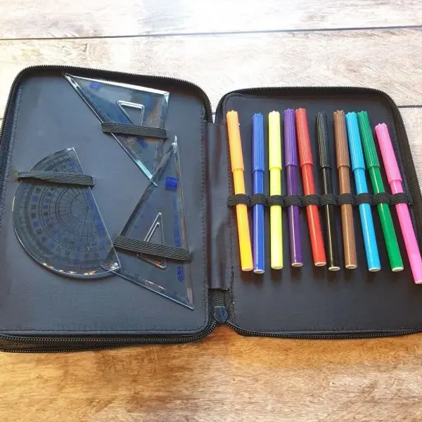 Trousse remplie crayons feutres personnalisée Voitures