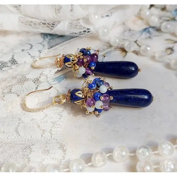Boucles d'oreilles cascade azur créées avec pierres de gemme, entretoises et crochets d’oreilles en plaqué or 24 carats
