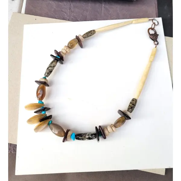 Collier grand "ras de cou" shabby chic avec perles nacre, agate, granit .. : "réveillés de la vie"