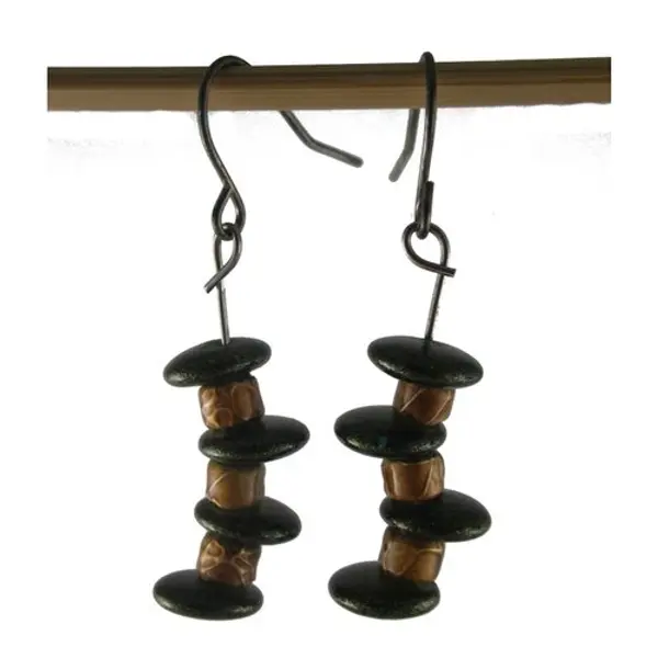 Boucles d'oreilles noires pailletées et dorées