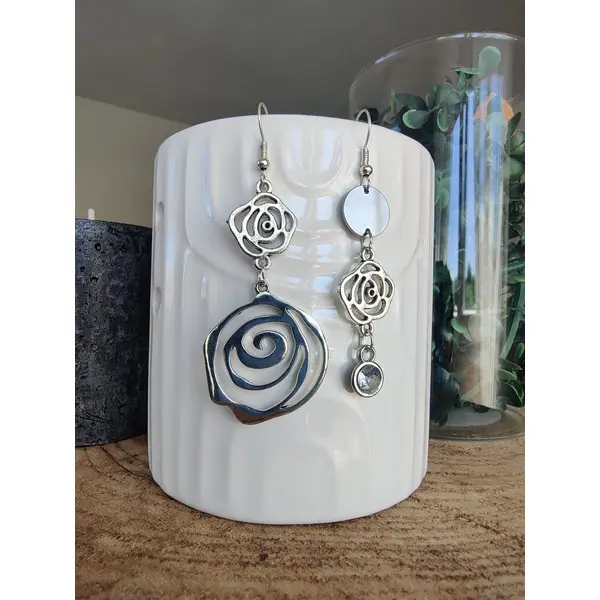 Boucles d'oreilles dépareillées, boucles asymétriques, bijoux argentés