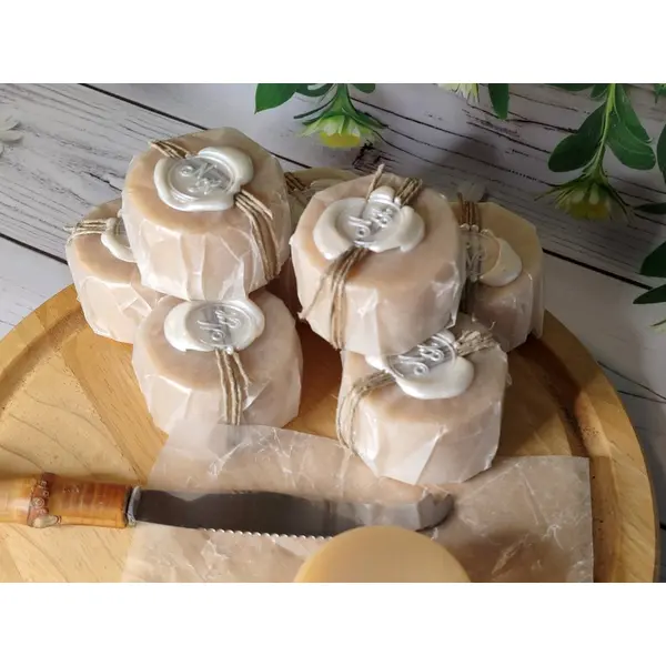 Petit crottin au lait de chèvre.
