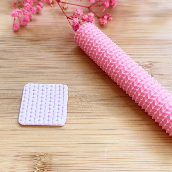 Rouleau texture pour polymère | roller texture | fabrication de bijoux| outils en pâte polymère | rouleau texture pull tricot