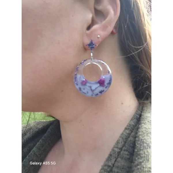 Nuit florale – boucles d’oreilles violettes aux fleurs séchées