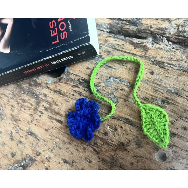 Marque-page fleur au crochet – pour fleurir vos lectures