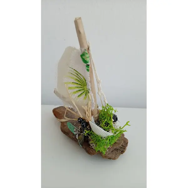 Voilier tropical en bois flotté - hauteur 14 cm