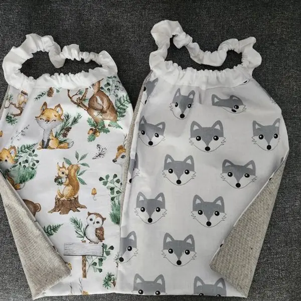 2 serviettes de table - grands bavoirs, serviettes cantine, maternelle, école, loisirs (thème : animaux de la forêt er renards)