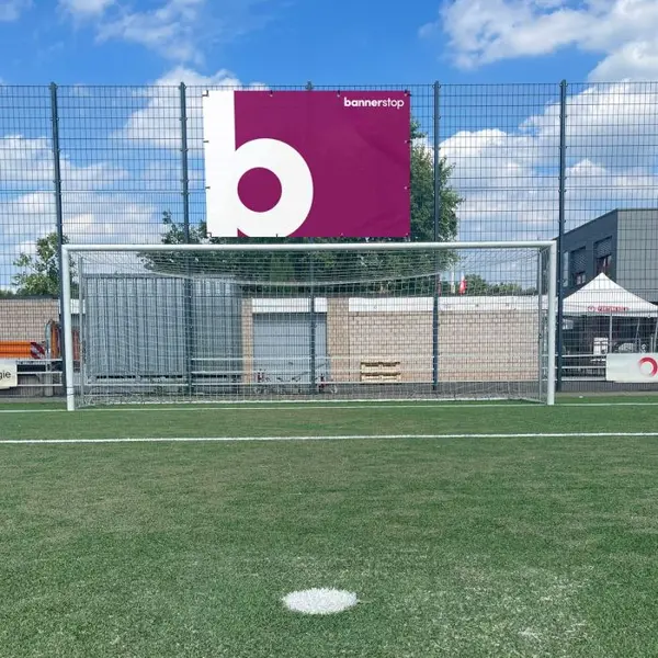 Banderole publicitaire pour terrain de foot