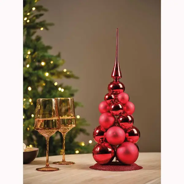 Pyramide de boules de Noël rouges