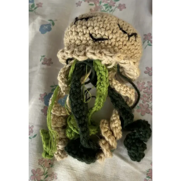 Méduse doudou au crochet — petit doudou, jolie déco