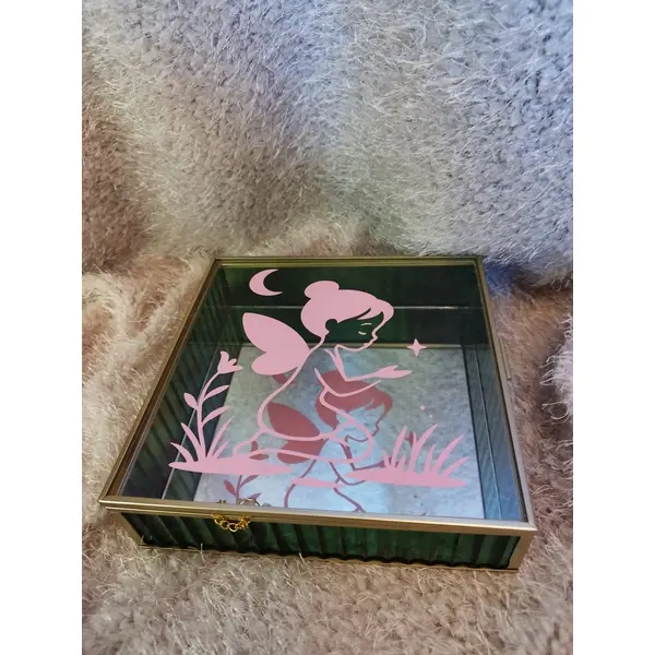 Boîte à souvenirs ou à bijoux en verre et métal doré - modèle elfe ou fée