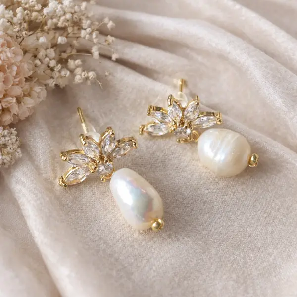 Boucles d’oreilles mariage perles et fleurs en zirconium – accessoires mariée bohème chic |poética