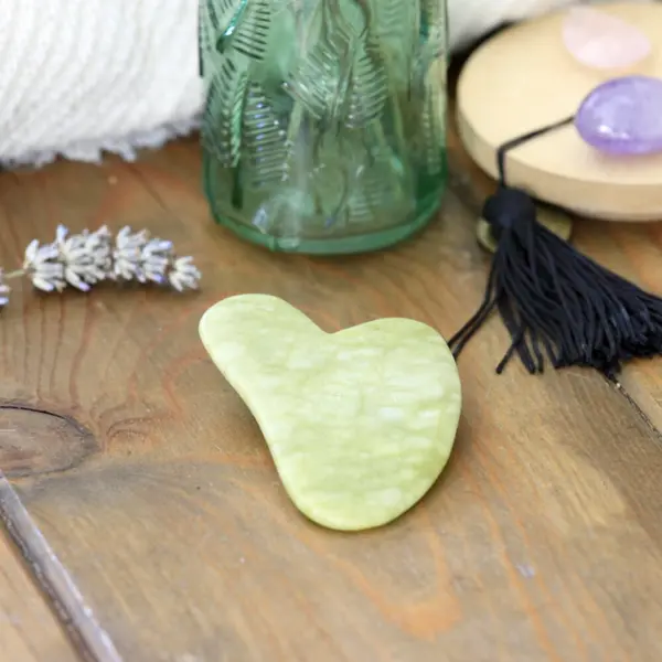 Gua sha massage du visage - jade et quartz rose