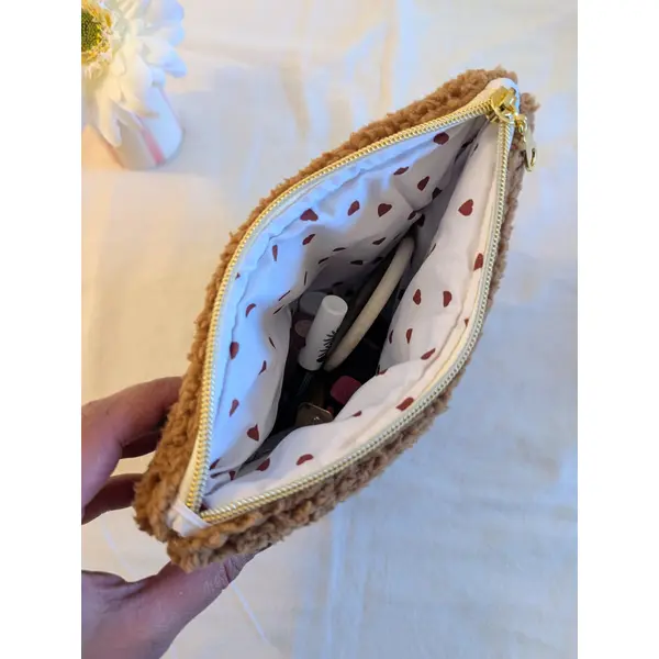 Pochette maquillage en sherpa marron doublée coton à motif coeurs - cadeau femme