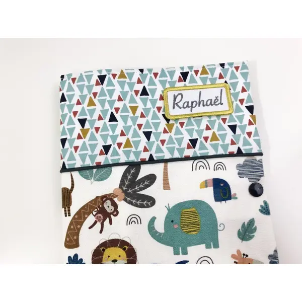 Protège carnet de santé, motif jungle safari, personnalisé avec prénom brodé