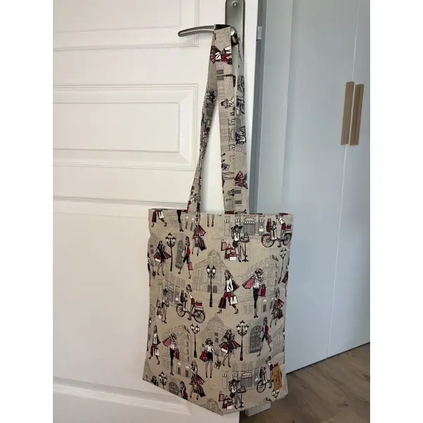 Tote bag shopping en ville