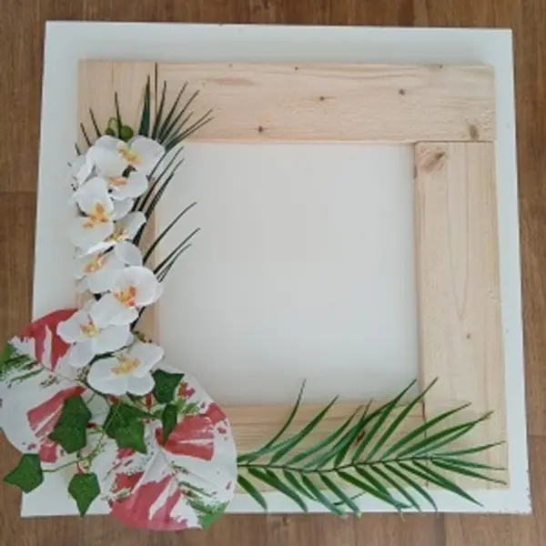 Grand encadrement mural exotique en bois avec bouquet tropical 47x47 cm