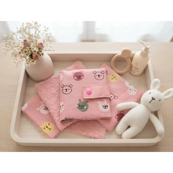 Ensemble pochette et 6 lingettes motif têtes d'ours