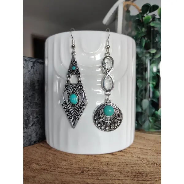 Boucles d'oreilles dépareillées , boucle asymétrique, bijoux argentée