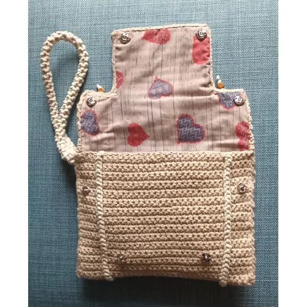 Pochette à main "hibou" porte bonheur. coton naturel et coton recyclé. crocheté et cousu main.