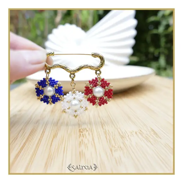 Broche tissée perles japonaises bleu blanc rouge perles nacrées blanches (#br20)