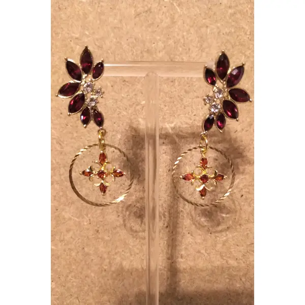 Boucles d'oreilles verre et acier inoxydable doré .