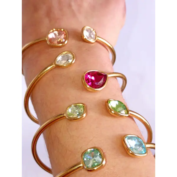 Bracelet manchette ouvert acier inoxydable avec double cristaux de verres bleus, rouges, verts, roses, style délicat - bracelet jonc doré
