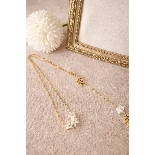 Collier de dos mariée en perles dorées – bijou élégant pour mariage-robe dos nu -éloria