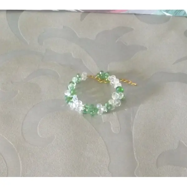 Bracelet avec de magnifique perles à facettes en verre